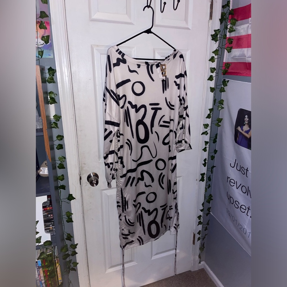 Abstract Maxi Dress - Picture 3 of 8